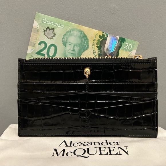 ALEXANDER McQUEEN Skull Flat Zip Wallet in Croc-Embossed Black Leather w/ GHW - Picture 2 of 8